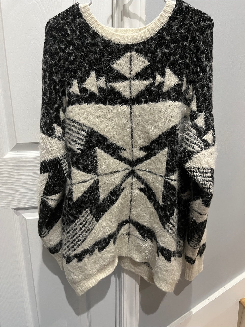 Forever 21 Black & Cream Geometric Fuzzy Crewneck Sweater